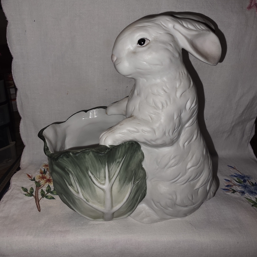 Super Cute And Adorable Vintage 1992 FTD Bunny Cabbage Planter. 